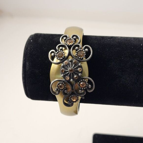 Brass colored hinged bracelet - Picture 1 of 3